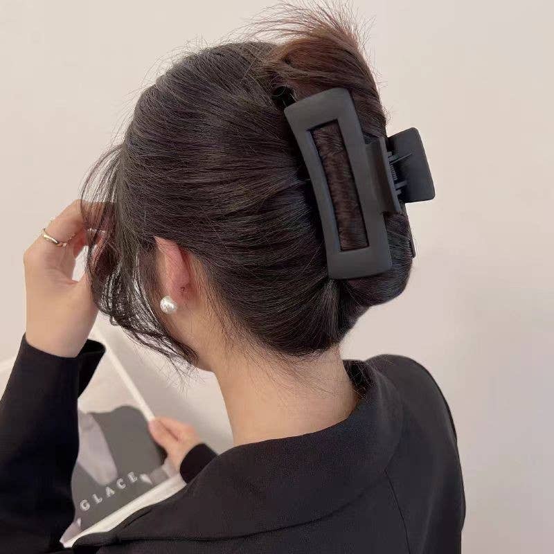 
                  
                    Jumbo Flex + Bend Hair Claw
                  
                