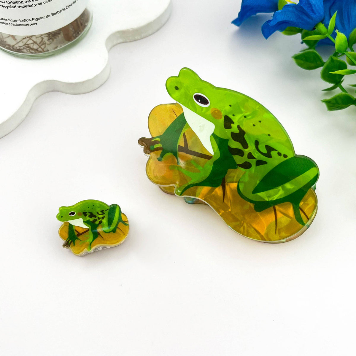 
                  
                    Lily Pad Frog Hair Claw
                  
                