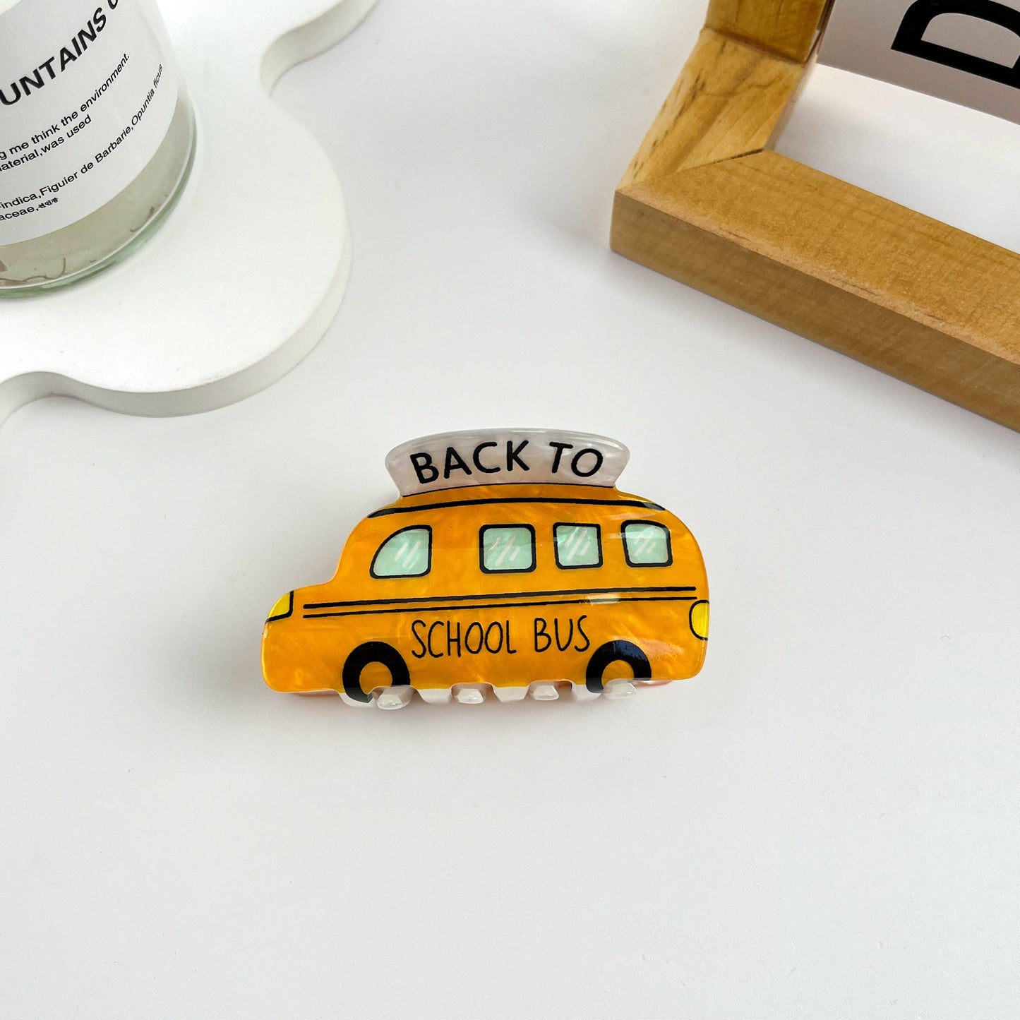 
                  
                    Cartoon School Bus Acrylic Hair Claw
                  
                