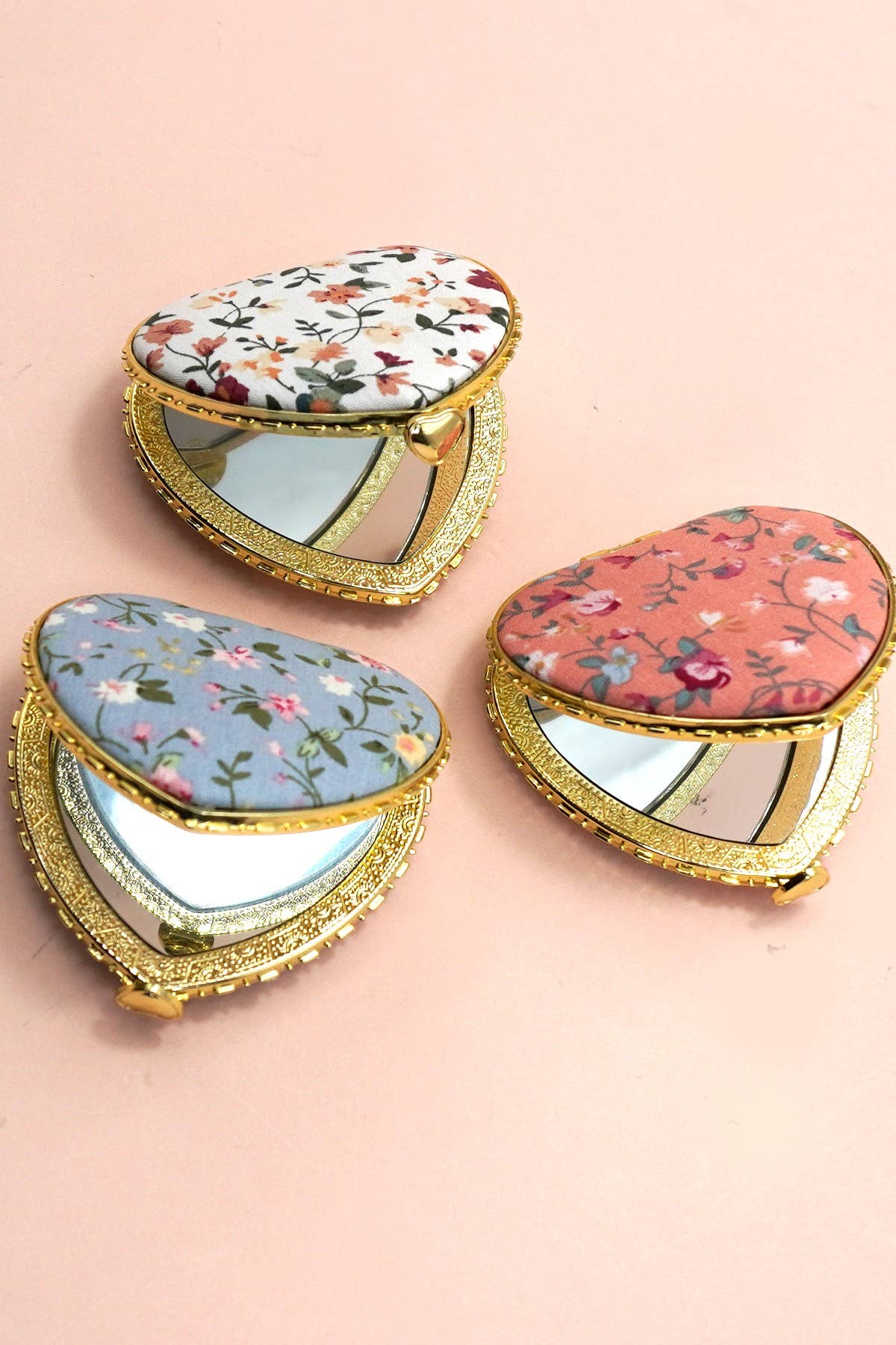 
                  
                    Floral Heart Pocket Compact
                  
                