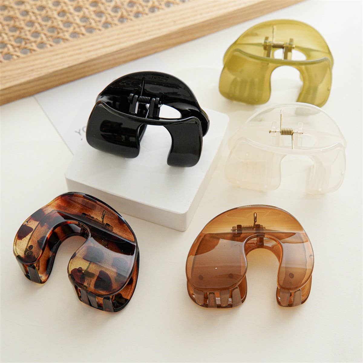 
                  
                    Modern Minimalist Hair Claw
                  
                