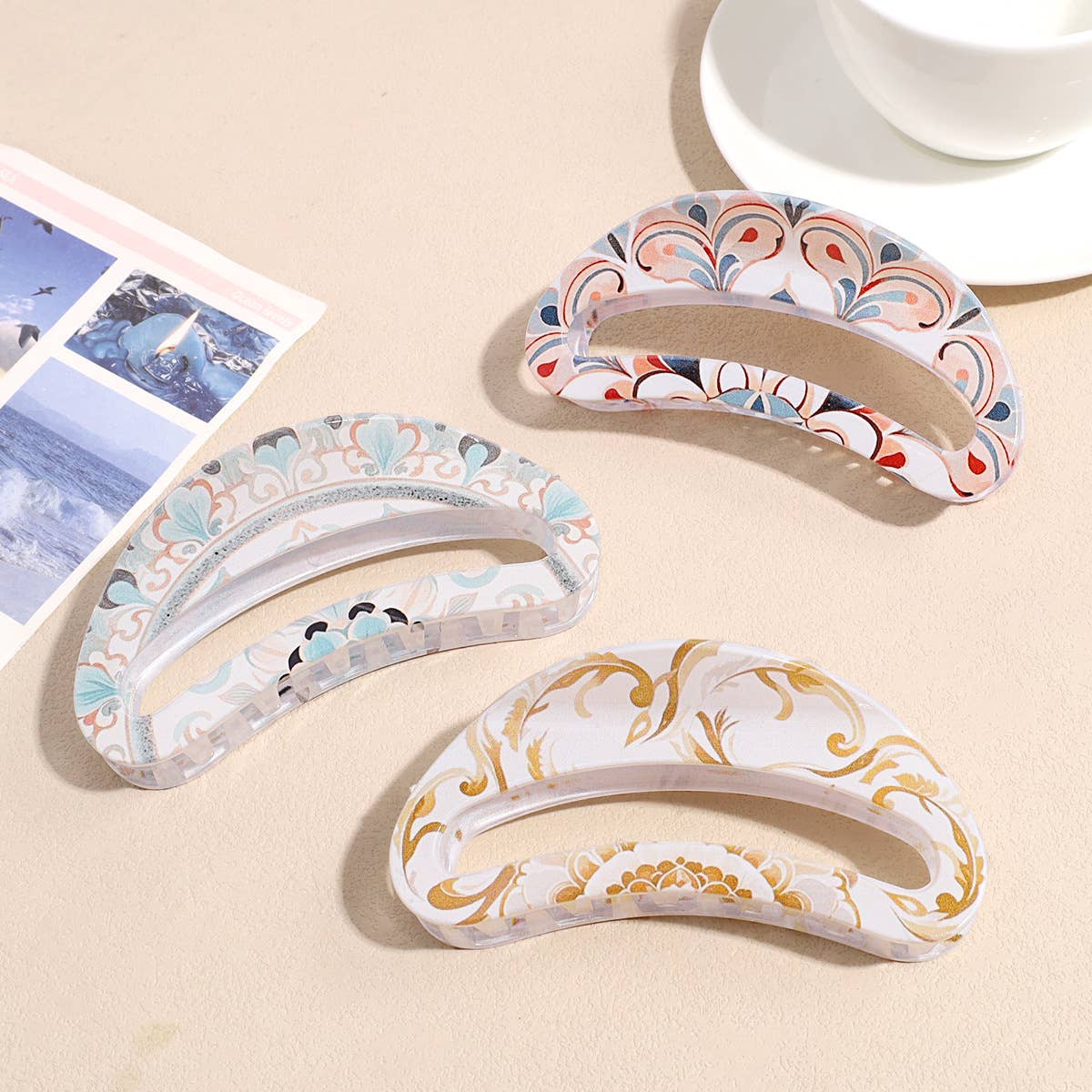 
                  
                    Hollow Crescent Hair Claw
                  
                