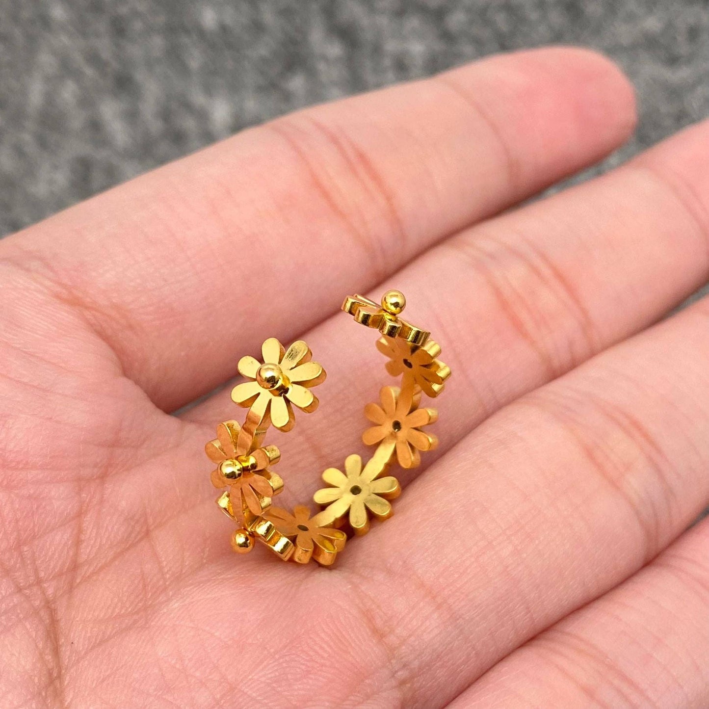 
                  
                    Deco Daisies Adjustable Ring
                  
                