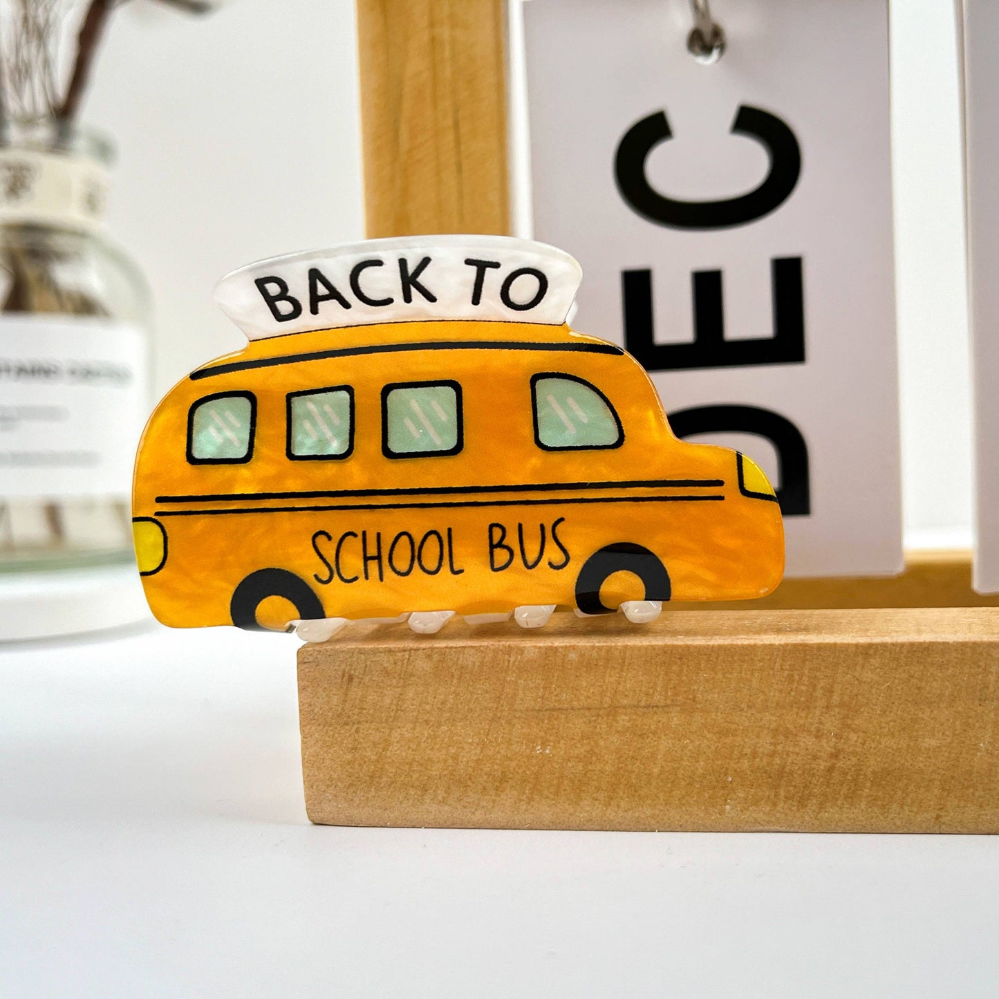 
                  
                    Cartoon School Bus Acrylic Hair Claw
                  
                