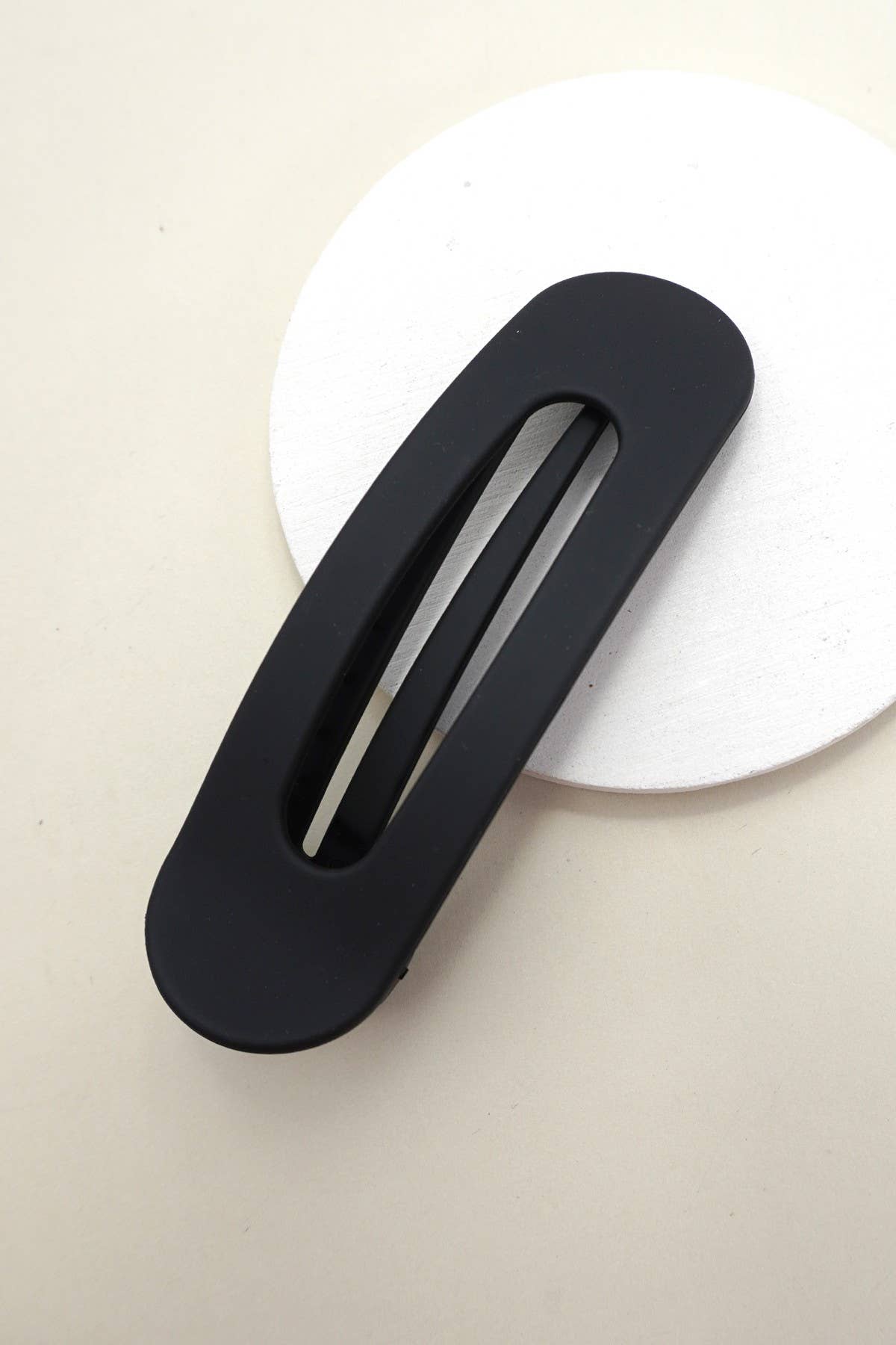 
                  
                    Long Oval Lay Flat Hair Claw: Neutrals
                  
                