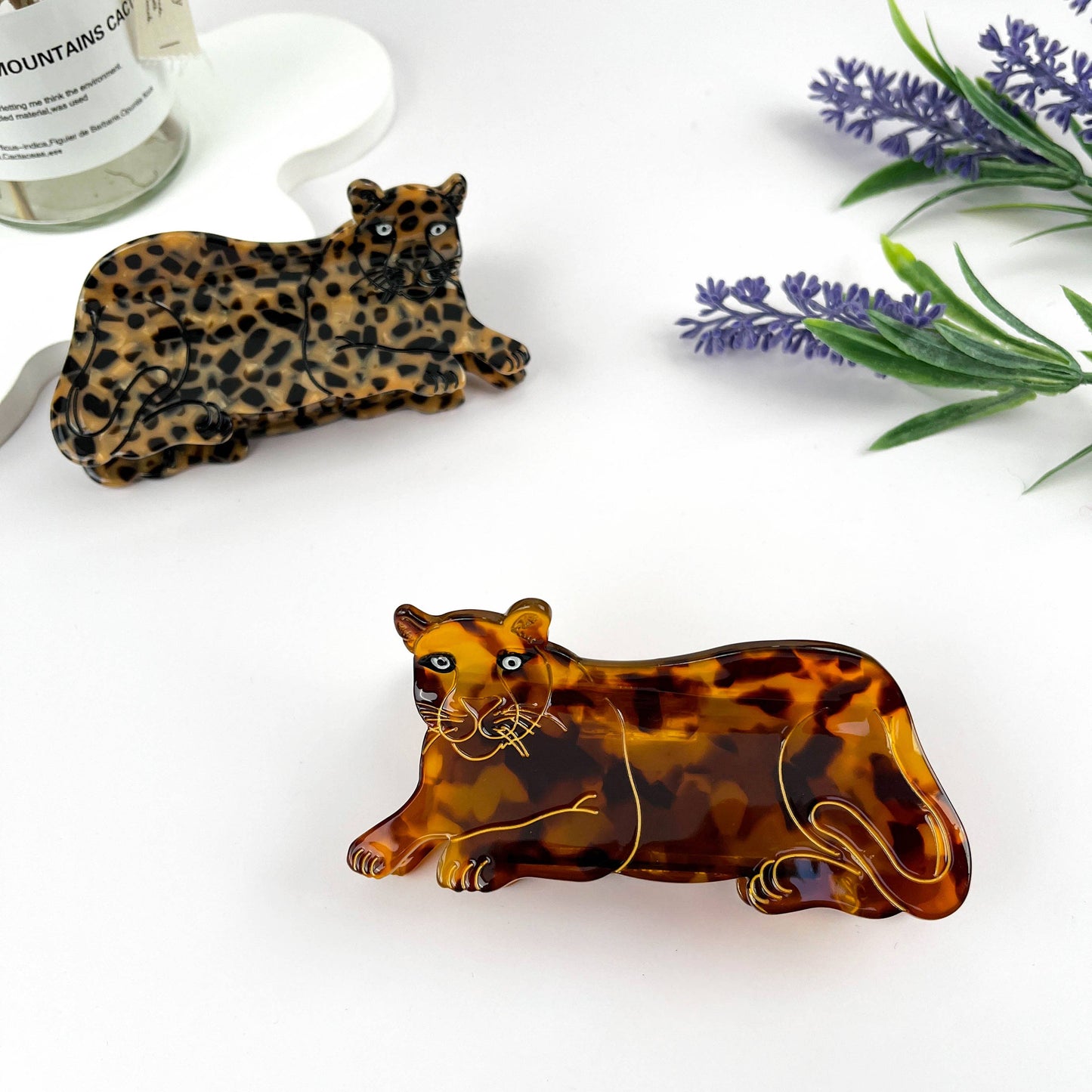 
                  
                    Lounging Leopards Hair Claw
                  
                