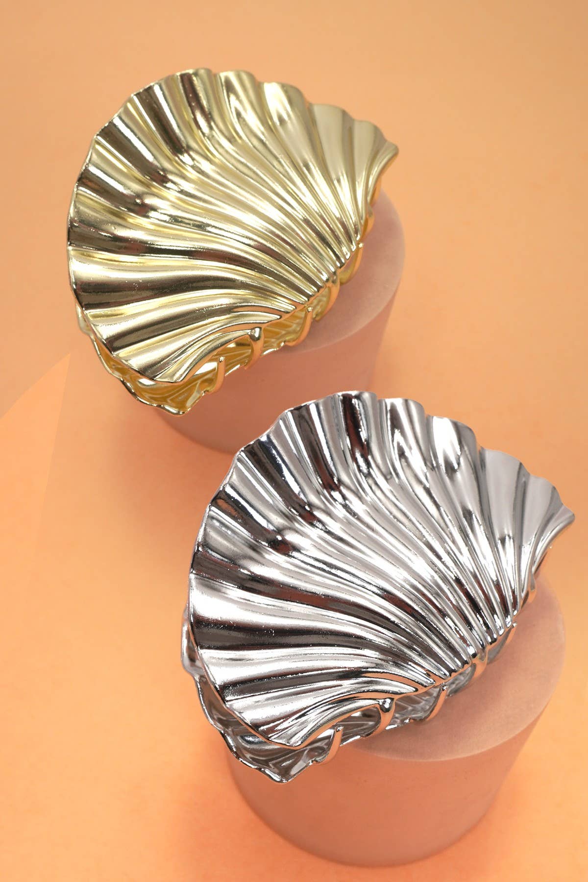 
                  
                    Metal Seashell Hair Claw
                  
                