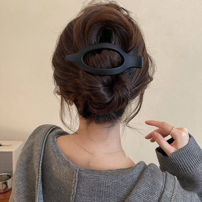 
                  
                    Leaf-Shaped Lay Flat Hair Claw
                  
                