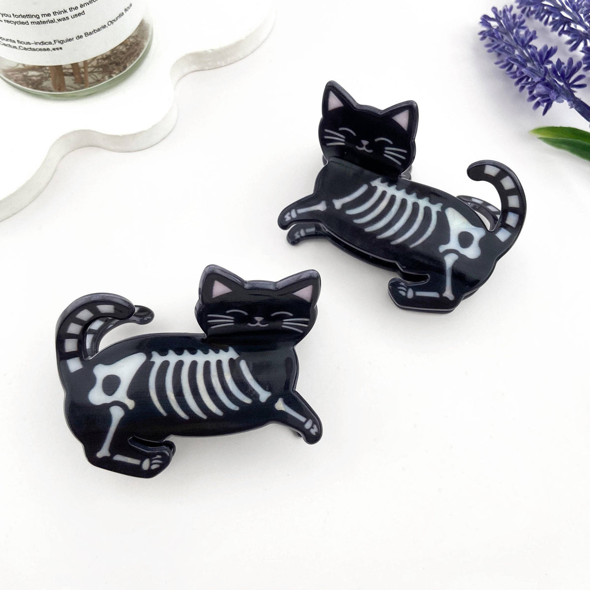 
                  
                    Skeleton Cat Hair Claw
                  
                