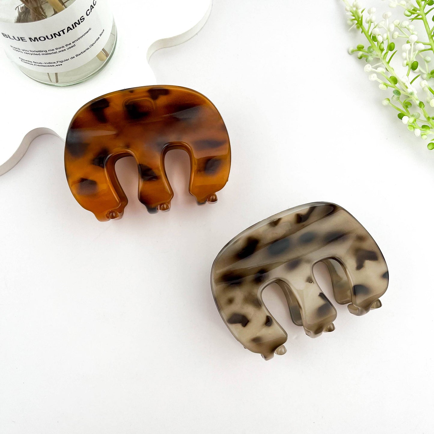 
                  
                    Modern Made Simple Hair Claw
                  
                