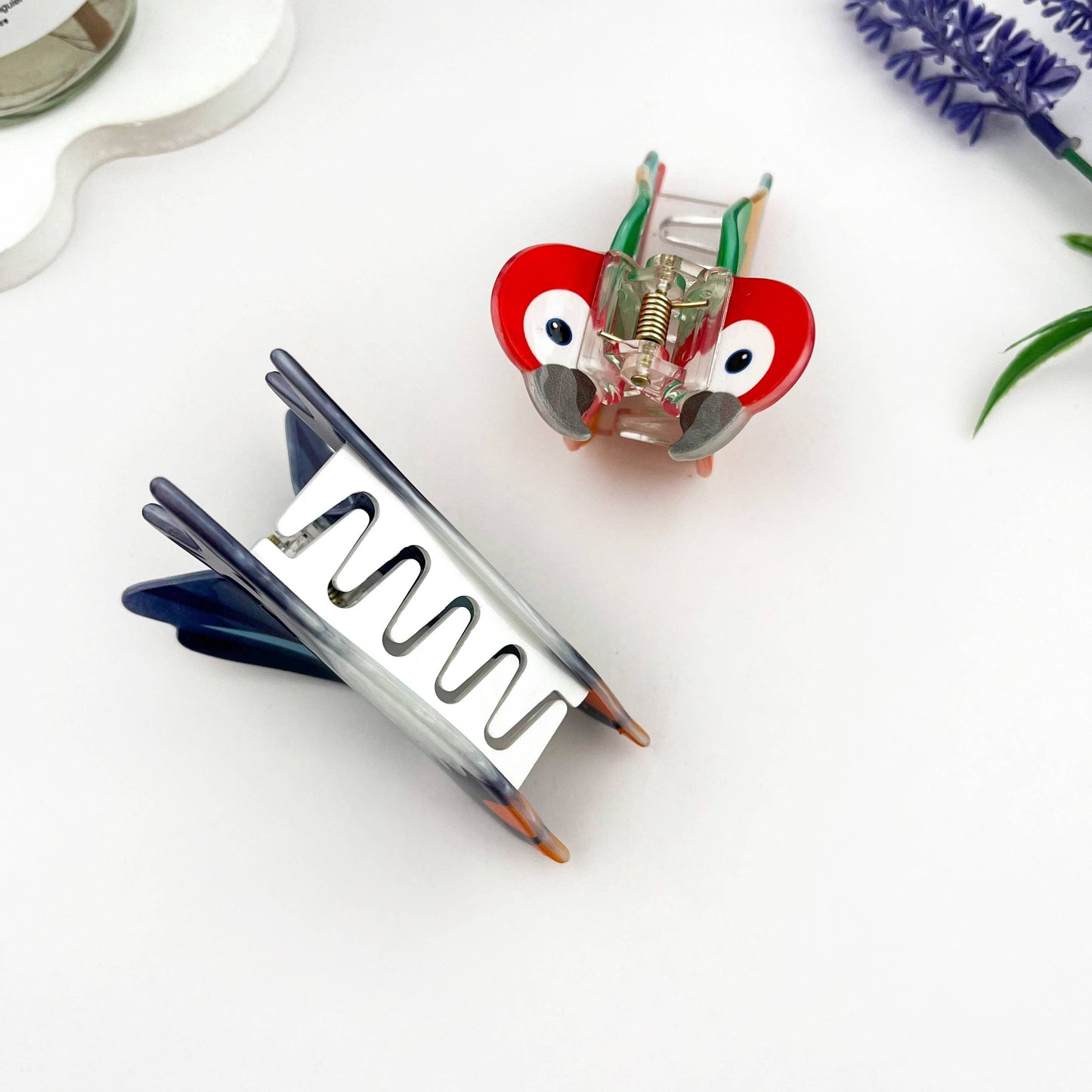 
                  
                    Colorful Birds Hair Claws
                  
                