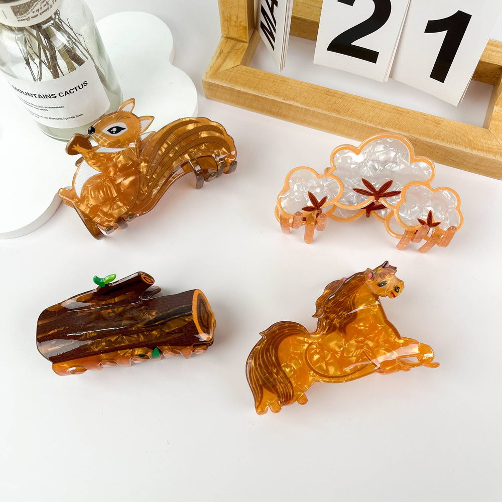 
                  
                    Pearly Squirrel Hair Claw
                  
                