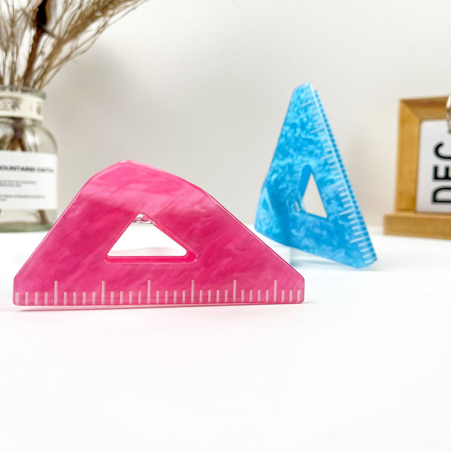 
                  
                    Triangle Ruler Hair Claw
                  
                