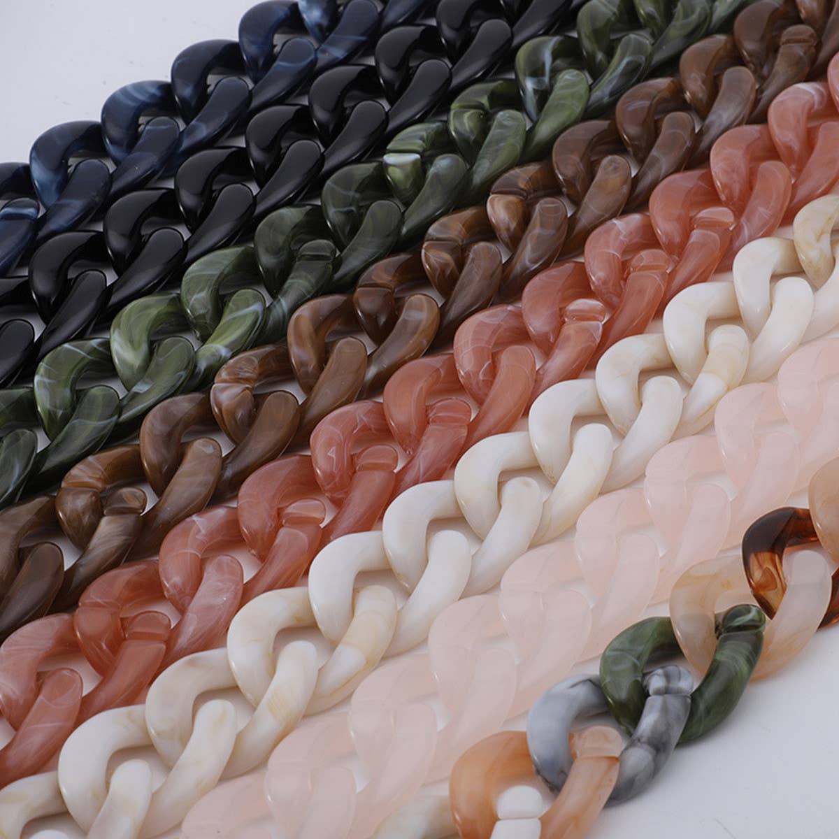 
                  
                    Chunky Eyeglass Chains - Mild
                  
                