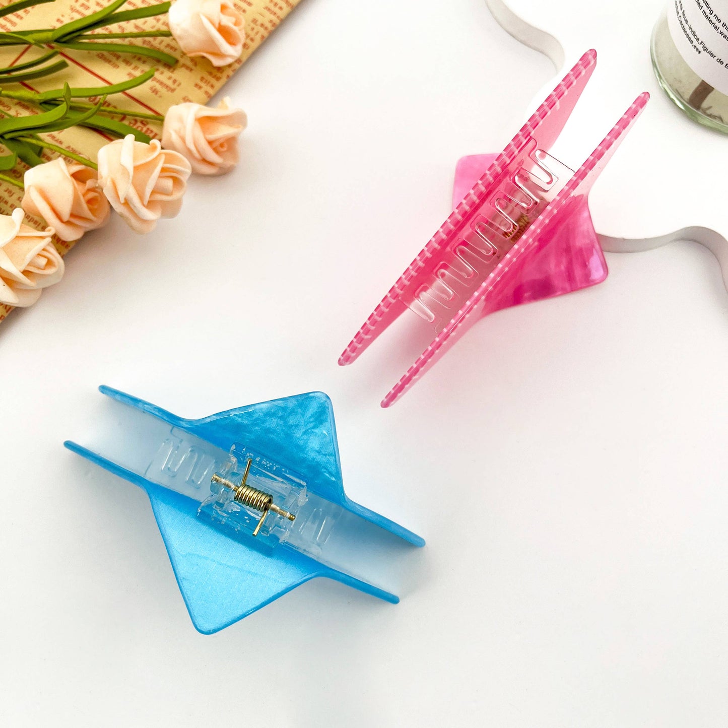 
                  
                    Triangle Ruler Hair Claw
                  
                