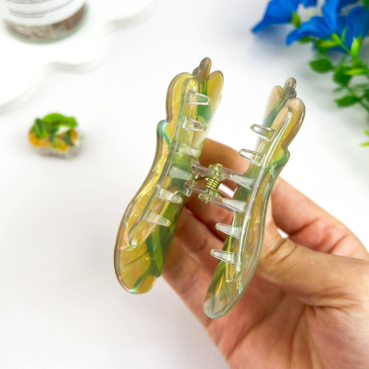 
                  
                    Lily Pad Frog Hair Claw
                  
                