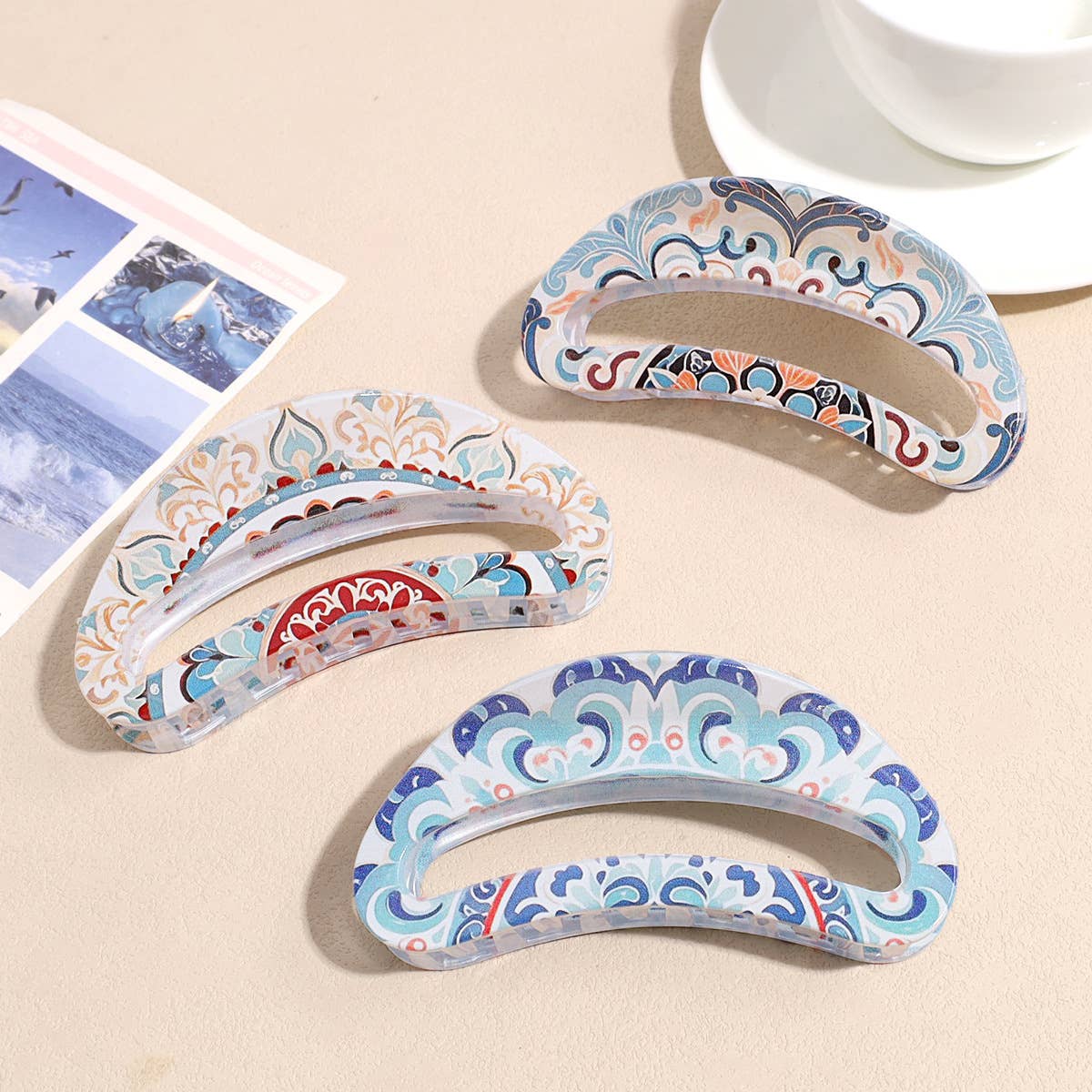 
                  
                    Hollow Crescent Hair Claw
                  
                