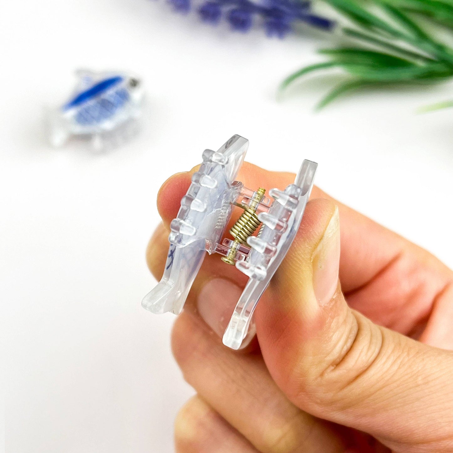 
                  
                    Mini Sardine Acrylic Hair Claw
                  
                
