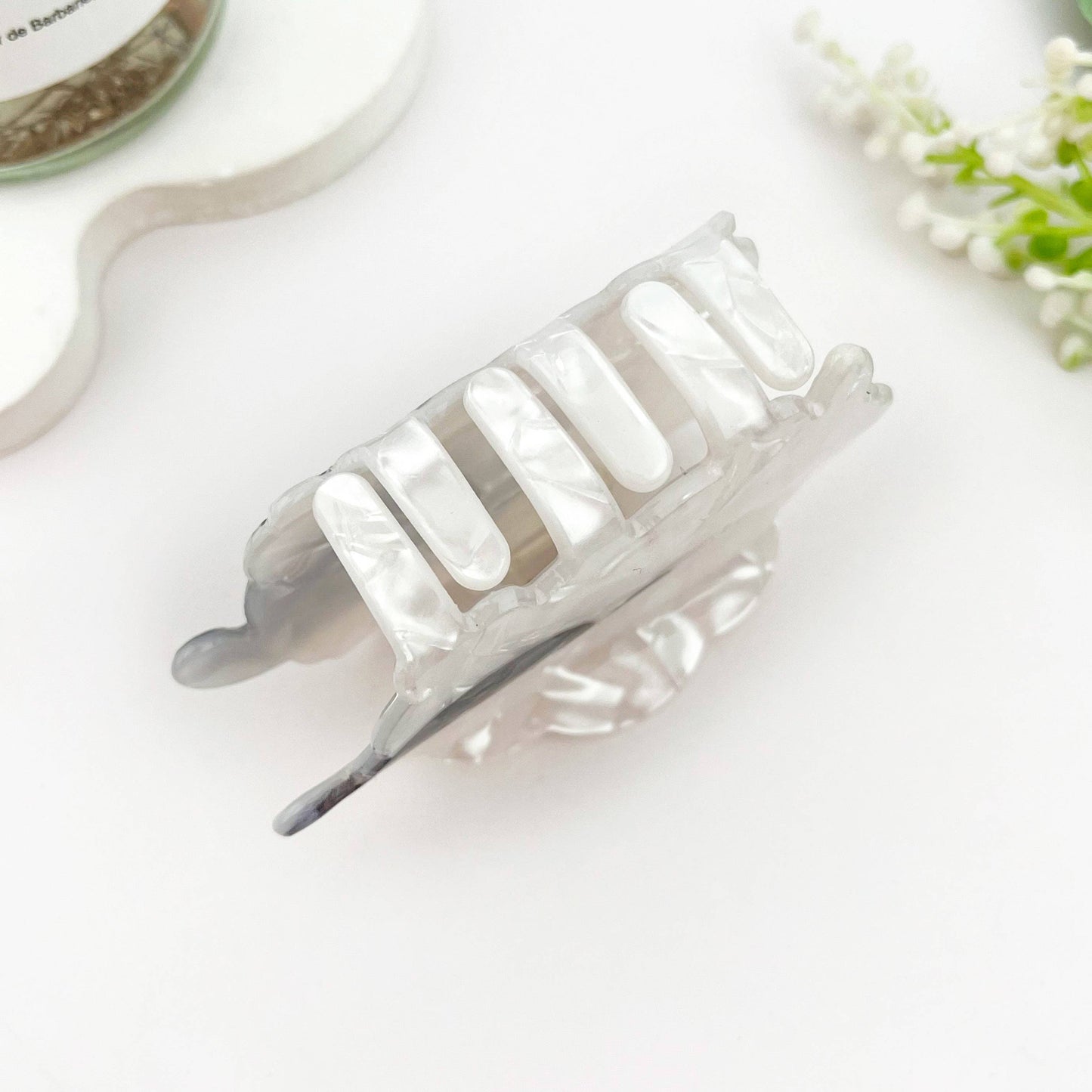
                  
                    Pearly Sheep Hair Claw
                  
                