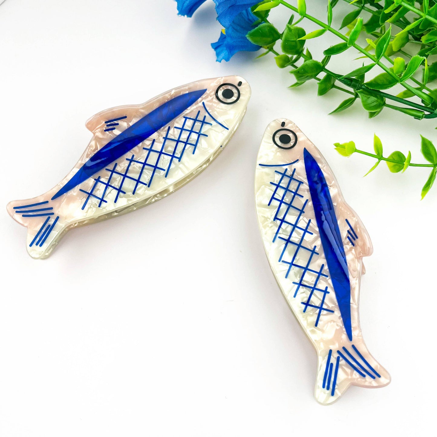 
                  
                    Oversized Sardine Acrylic Hair Claw
                  
                