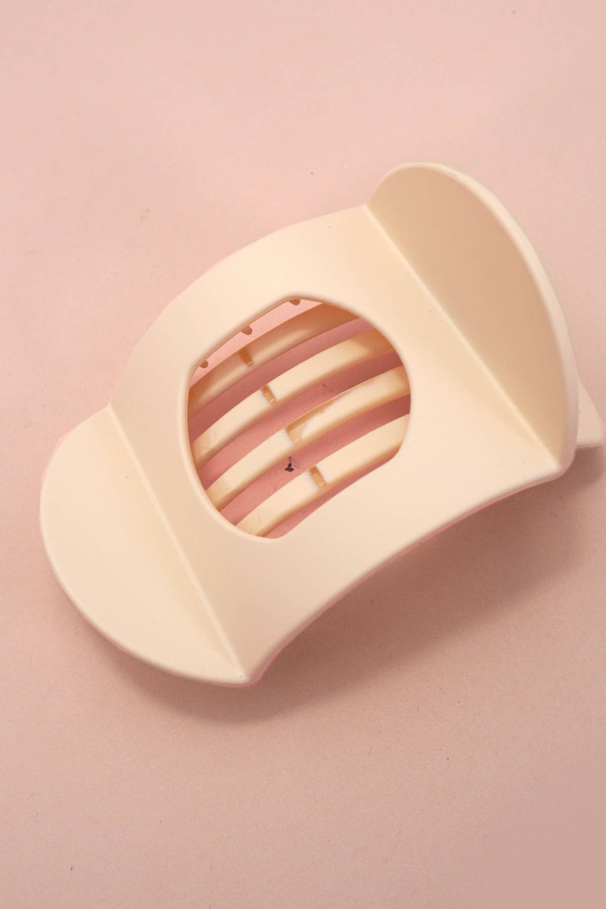 
                  
                    Matte Lay Flat Hair Claw
                  
                