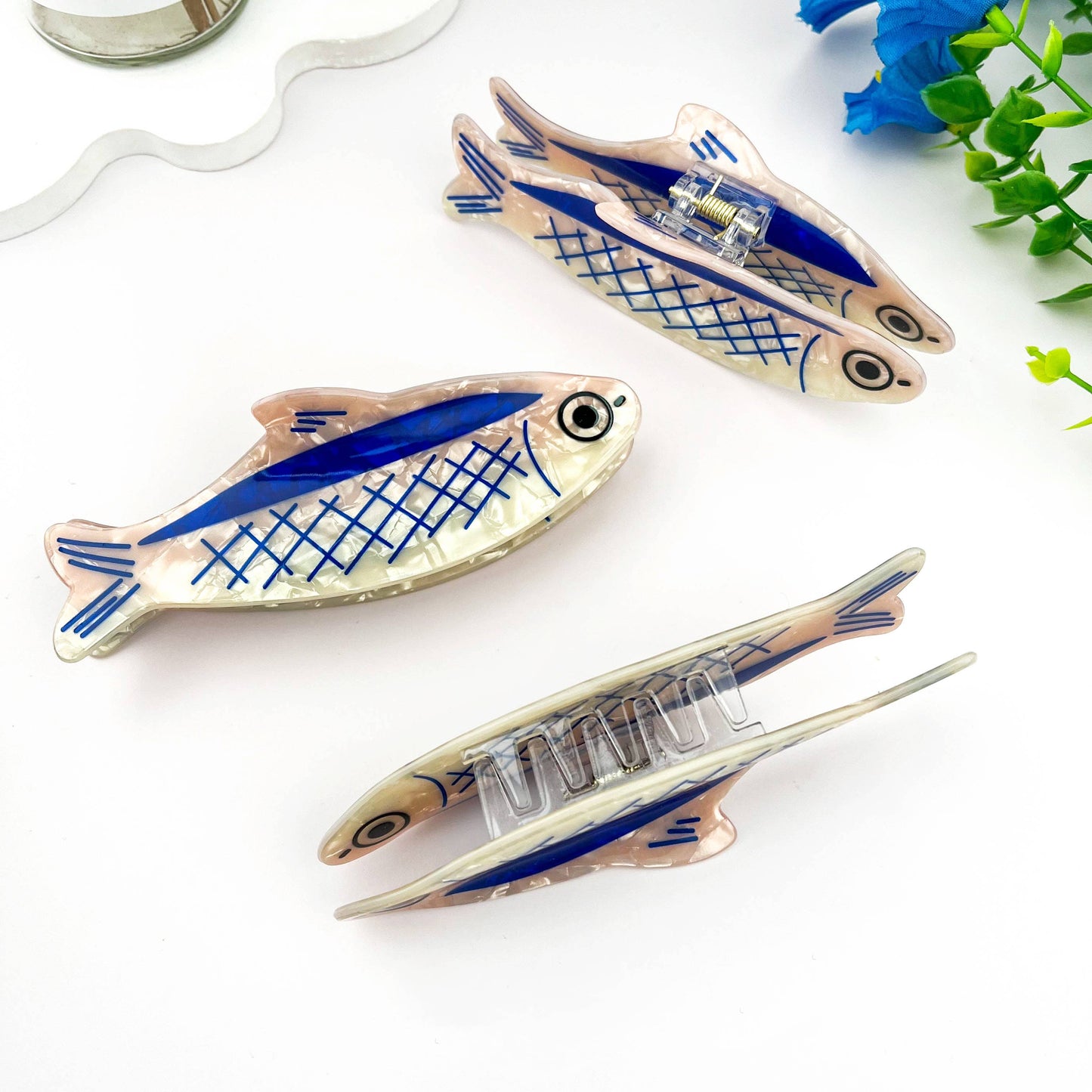 
                  
                    Oversized Sardine Acrylic Hair Claw
                  
                