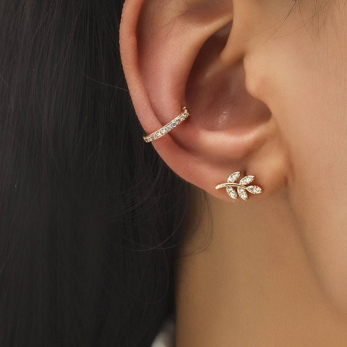 
                  
                    New Geometric Star Shape Ear Clips with Pearl and Zirconia
                  
                