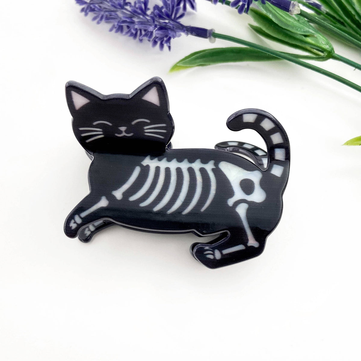 
                  
                    Skeleton Cat Hair Claw
                  
                