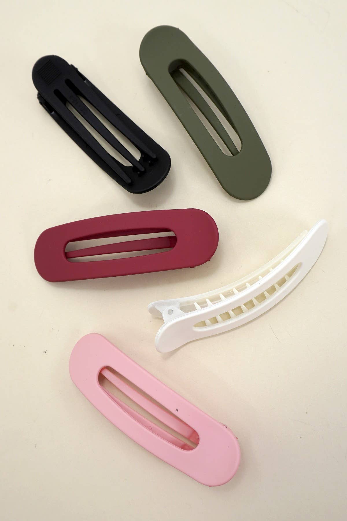 
                  
                    Long Oval Lay Flat Hair Claw: Neutrals
                  
                