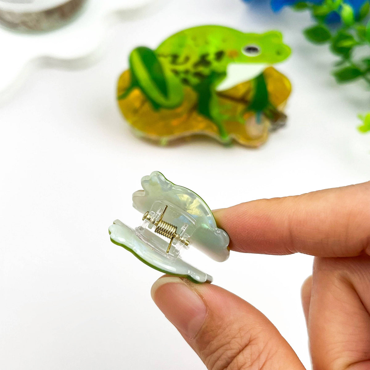 
                  
                    Lily Pad Frog Hair Claw
                  
                