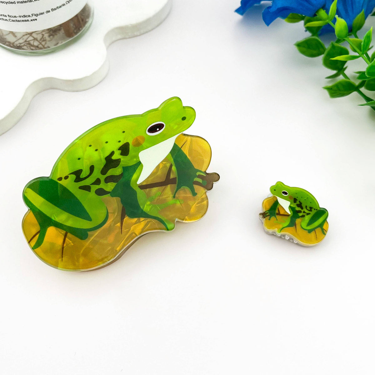 
                  
                    Lily Pad Frog Hair Claw
                  
                