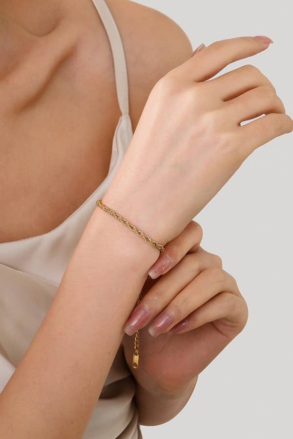 
                  
                    Simple Chains Bracelet
                  
                