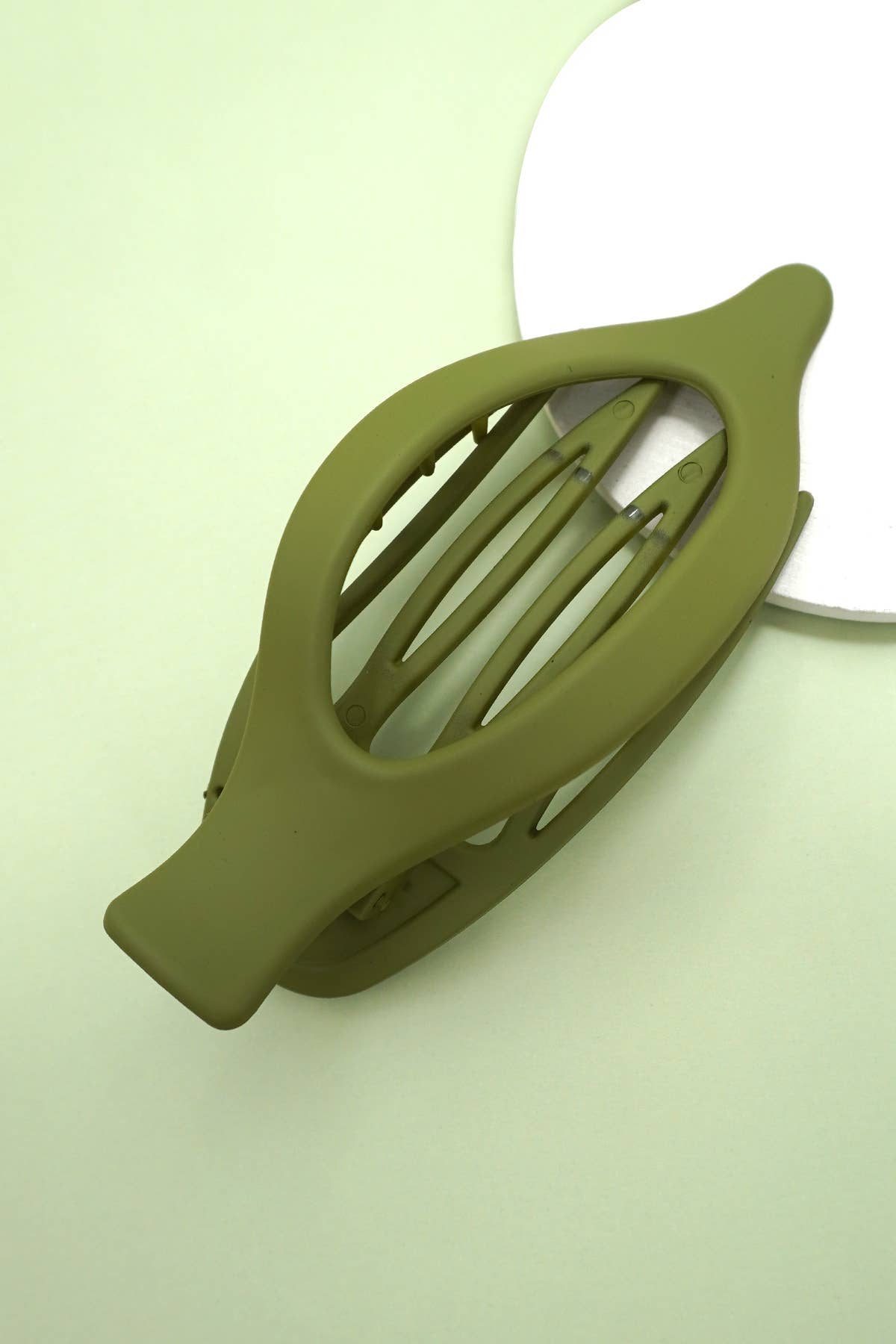 
                  
                    Leaf-Shaped Lay Flat Hair Claw
                  
                
