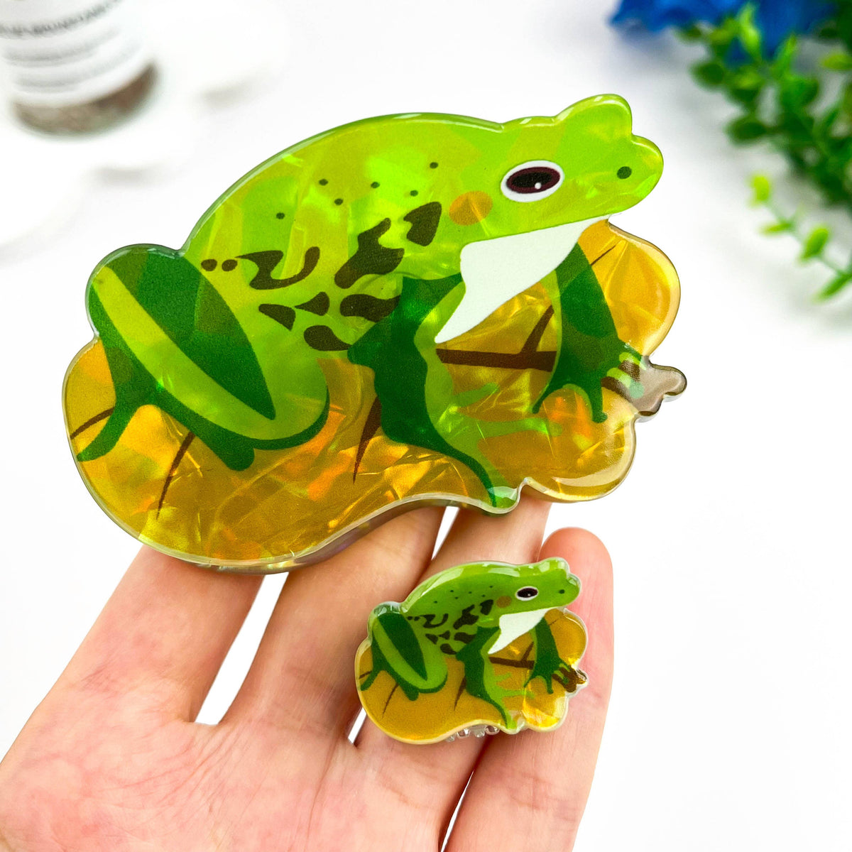 
                  
                    Lily Pad Frog Hair Claw
                  
                