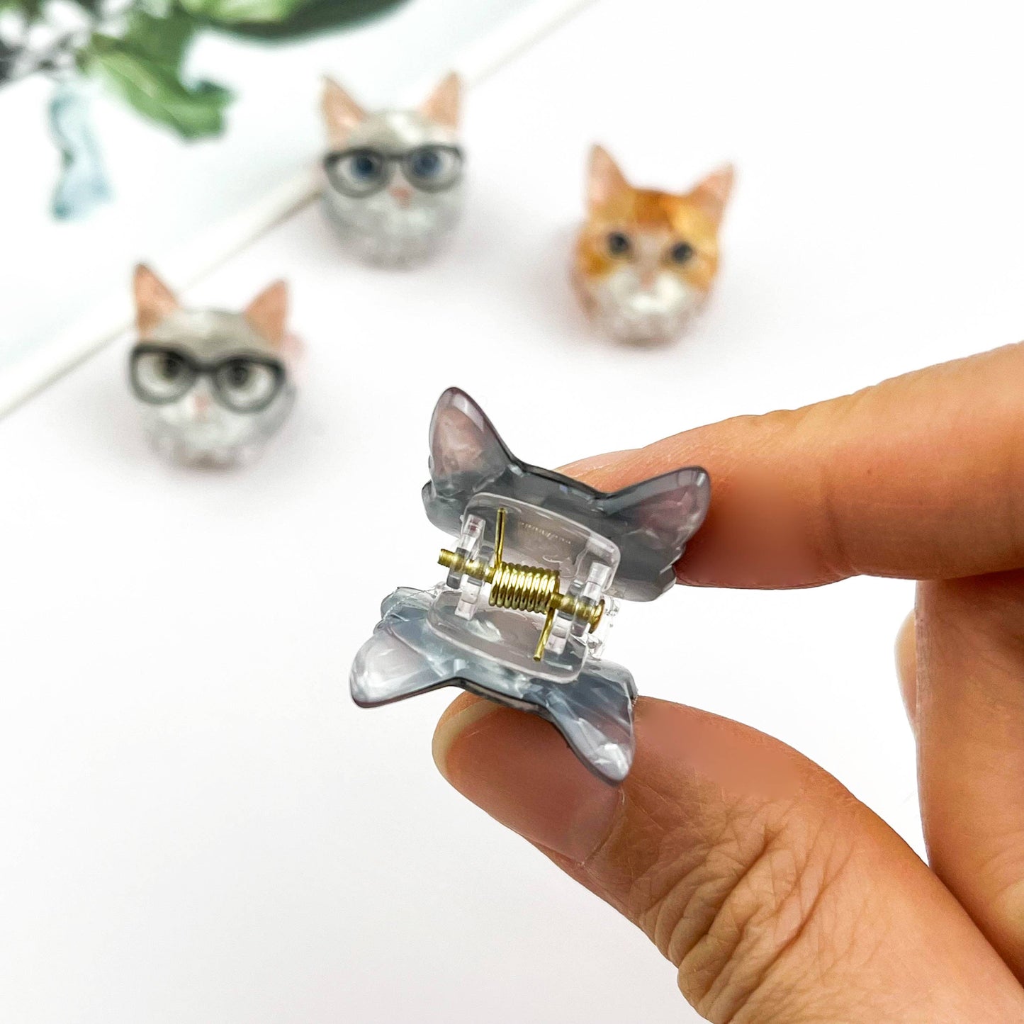 
                  
                    Character Cats Small Hair Claws
                  
                