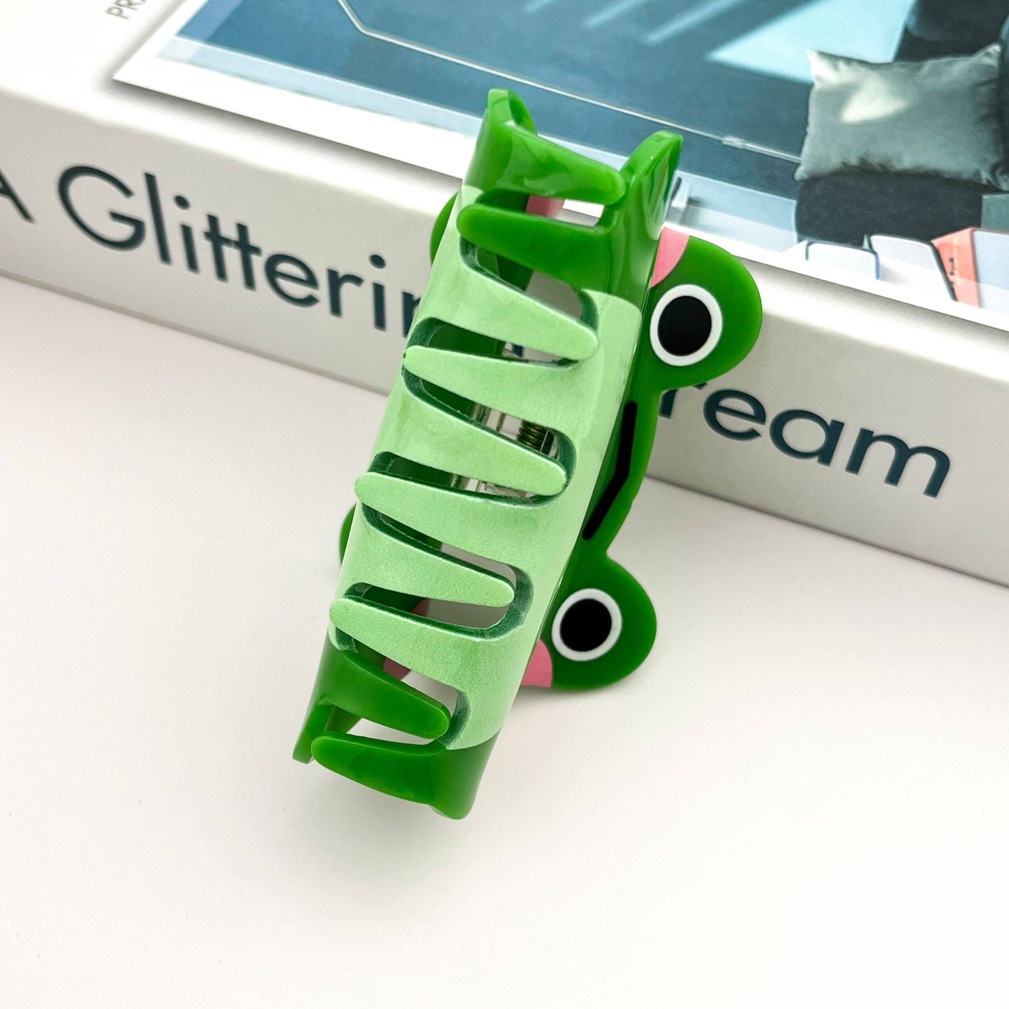 
                  
                    Cartoon Frog Hair Claw
                  
                