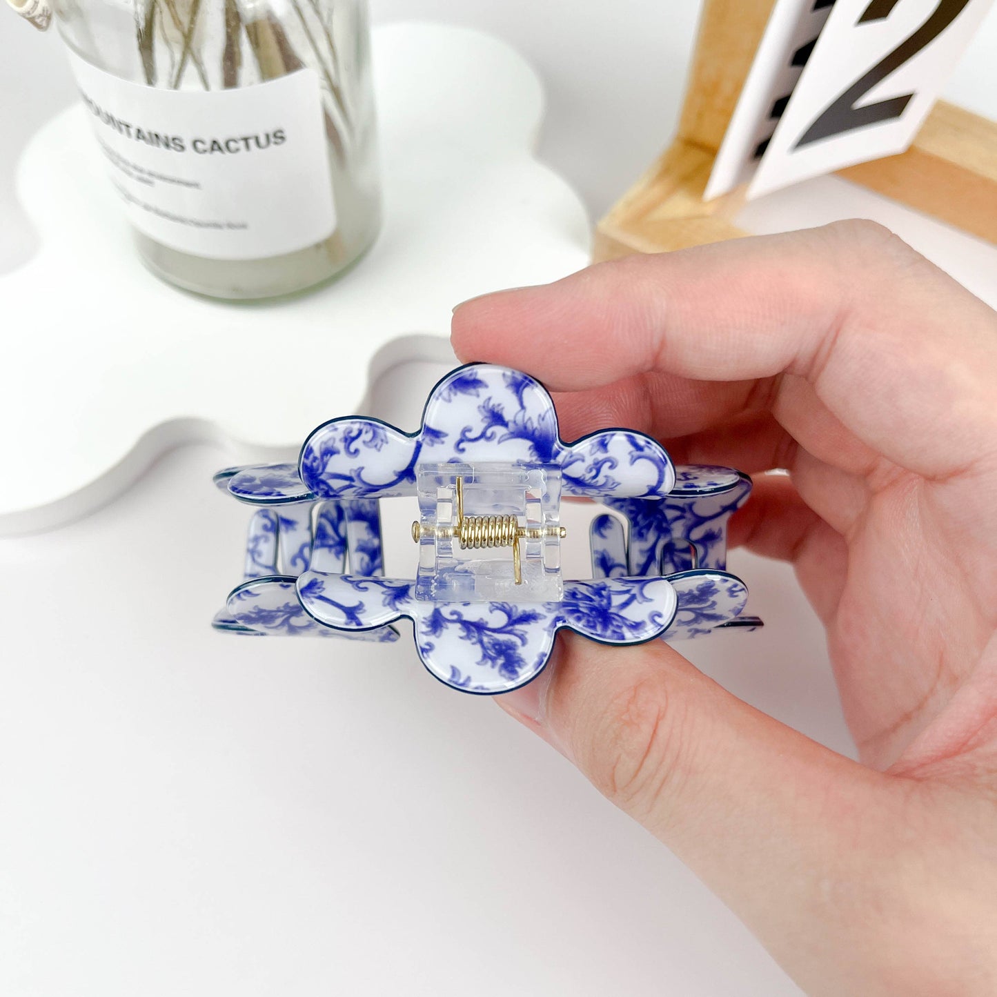 
                  
                    Scalloped Toile Hair Claw No. 2
                  
                