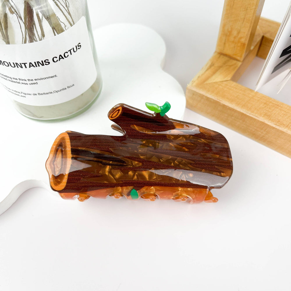 
                  
                    Pearly Squirrel Hair Claw
                  
                