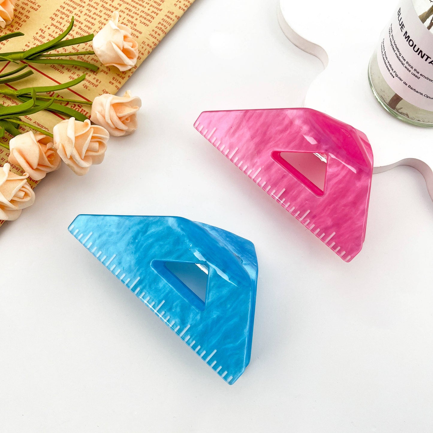 
                  
                    Triangle Ruler Hair Claw
                  
                
