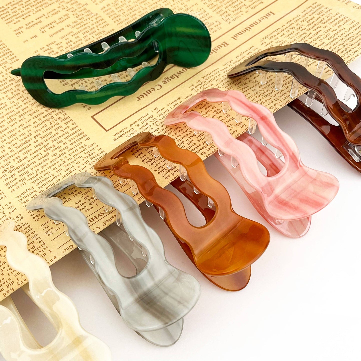 
                  
                    Wavy Large Alligator Clip
                  
                