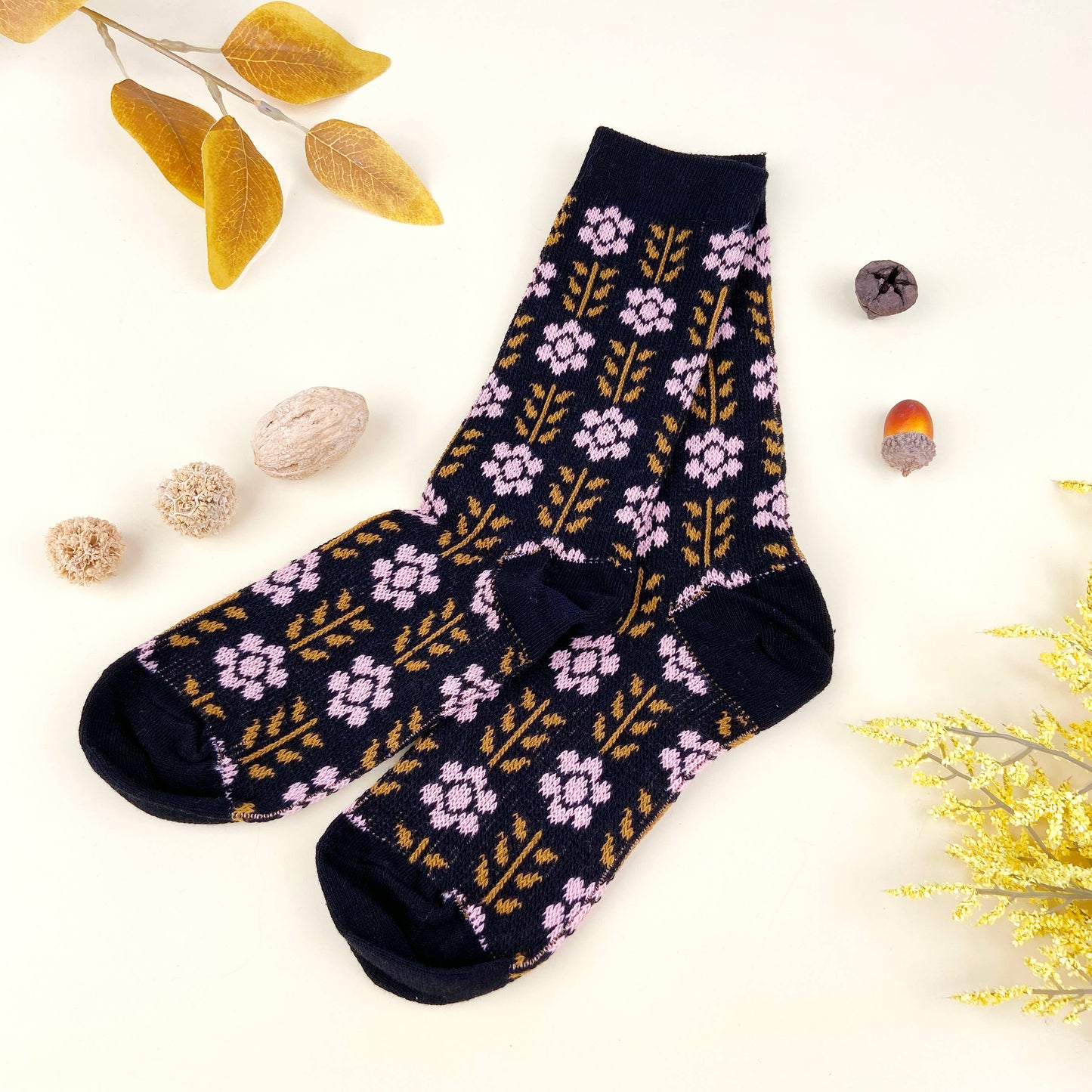 
                  
                    Combed Cotton British Retro Flowers Socks
                  
                