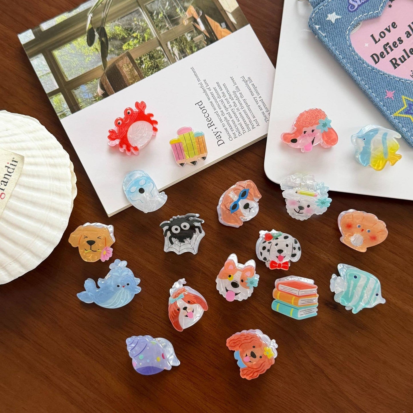
                  
                    Mini Characters Mini Hair Claws
                  
                