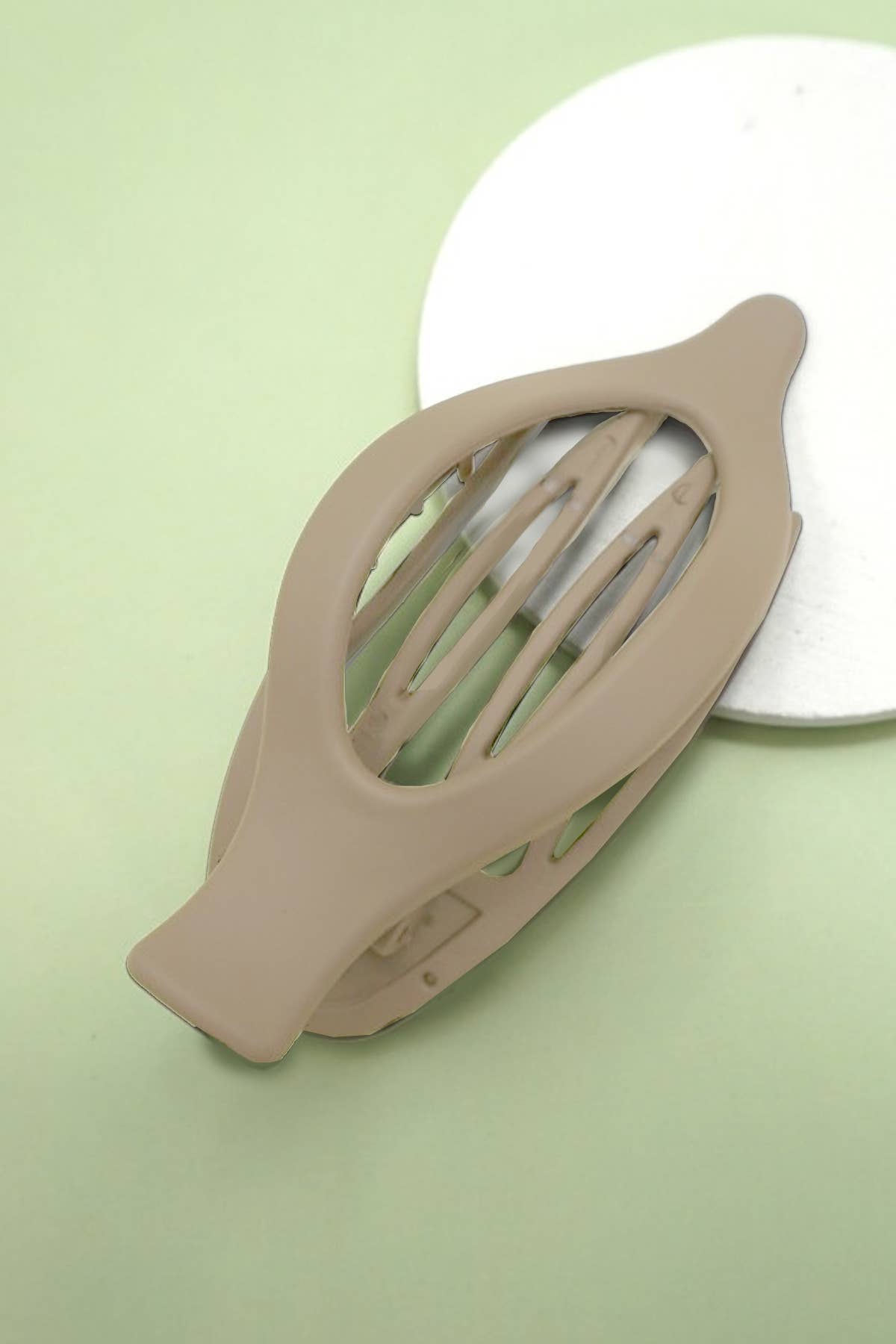 
                  
                    Leaf-Shaped Lay Flat Hair Claw
                  
                