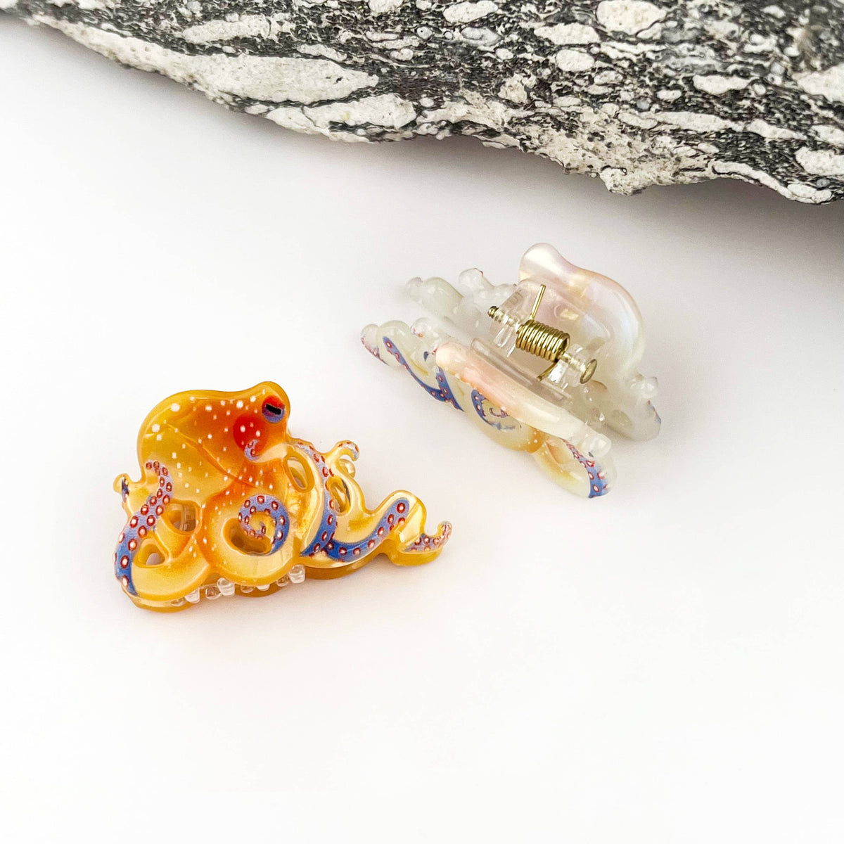 
                  
                    Octopus Hair Claw
                  
                