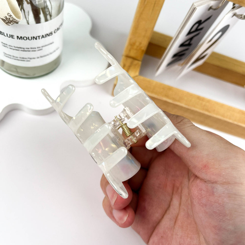 
                  
                    Pearly Ghosts Hair Claws
                  
                