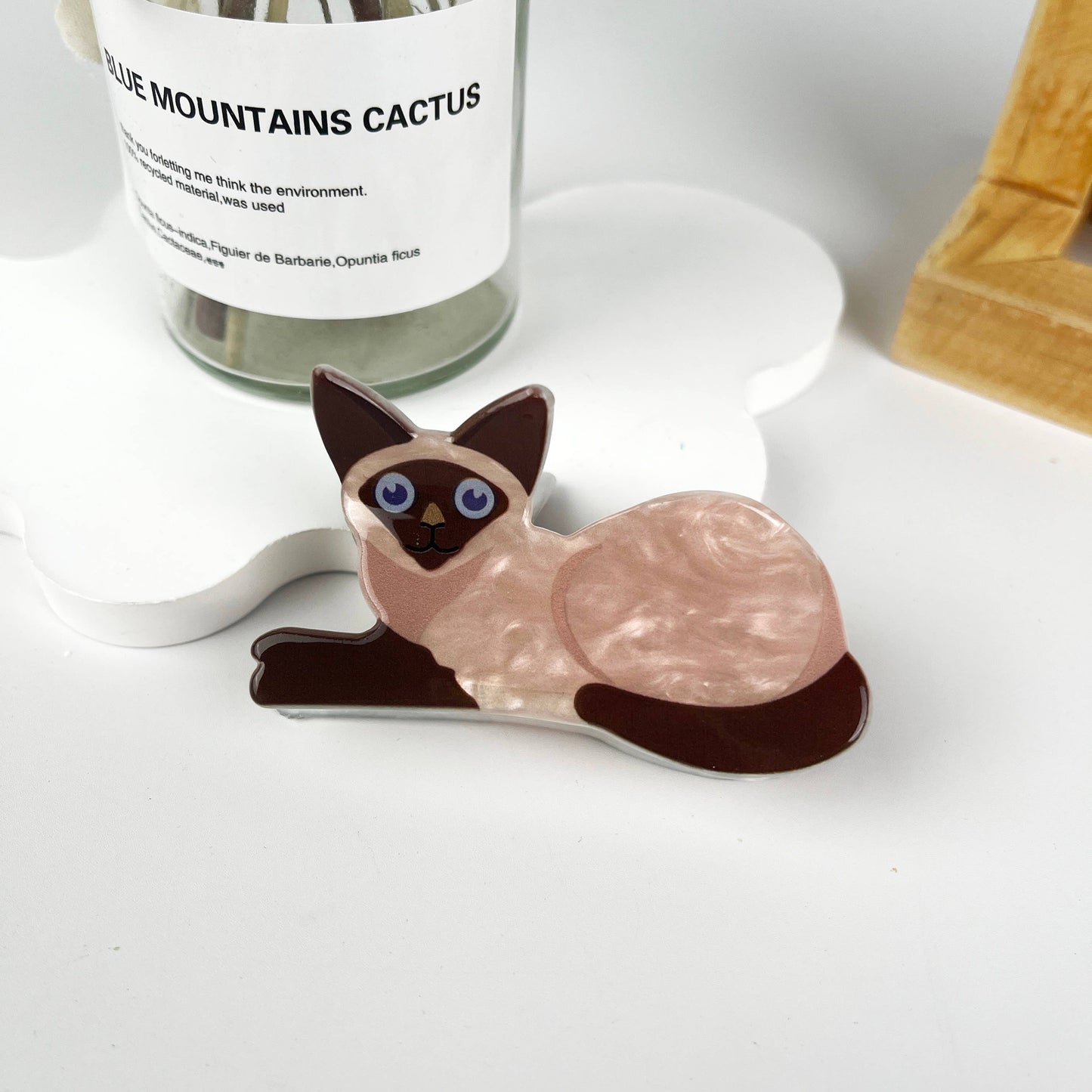 
                  
                    Lounge Cat Hair Claw
                  
                