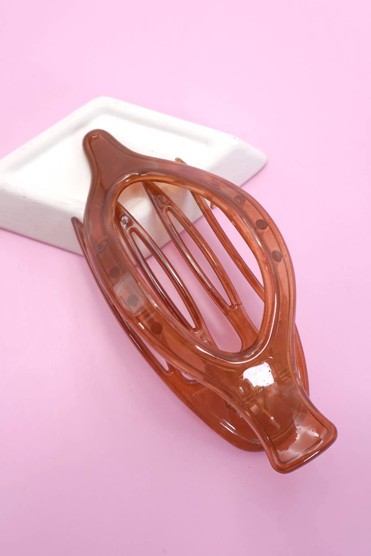 
                  
                    Leaf-Shaped Lay Flat Hair Claw
                  
                