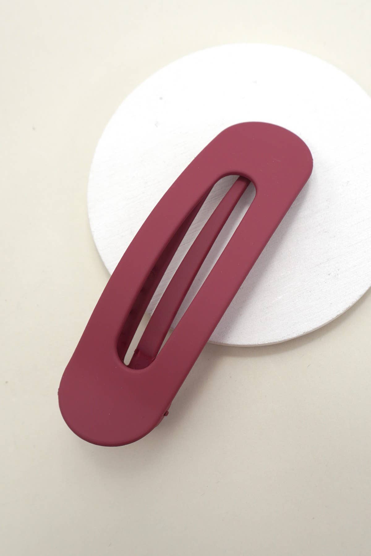
                  
                    Long Oval Lay Flat Hair Claw: Neutrals
                  
                