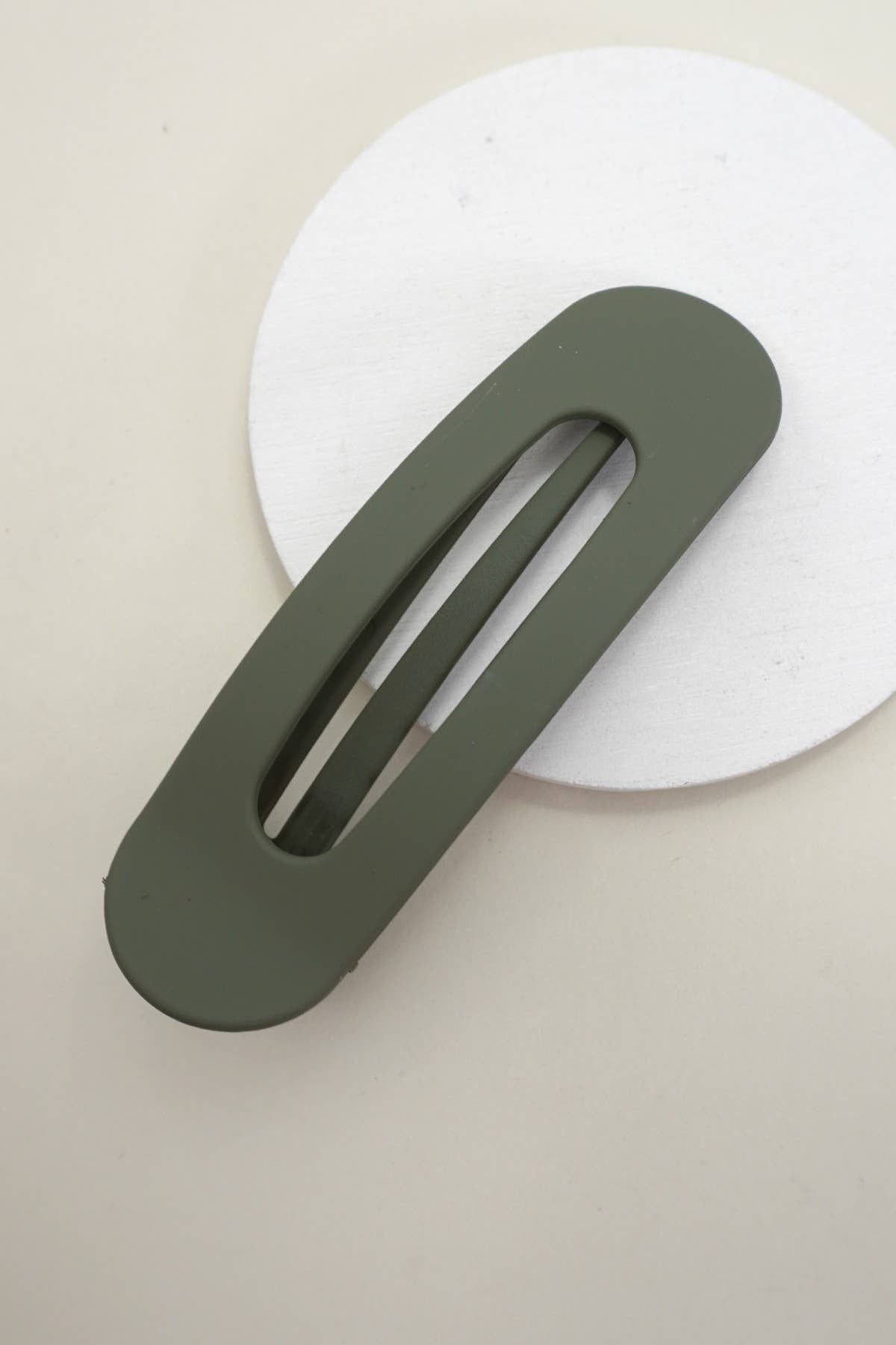 
                  
                    Long Oval Lay Flat Hair Claw: Neutrals
                  
                