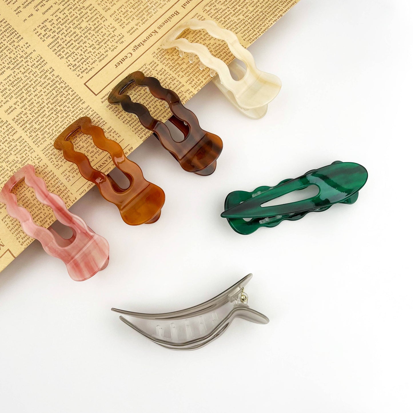 
                  
                    Wavy Large Alligator Clip
                  
                